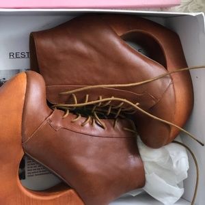 Jeffrey Campbell- Roxie Cognac Cutout Bootie | New